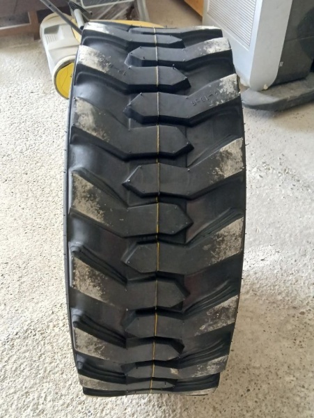 Пневматическая шина Roadhiker 12-16.5 12PR TL SKS 144 A2