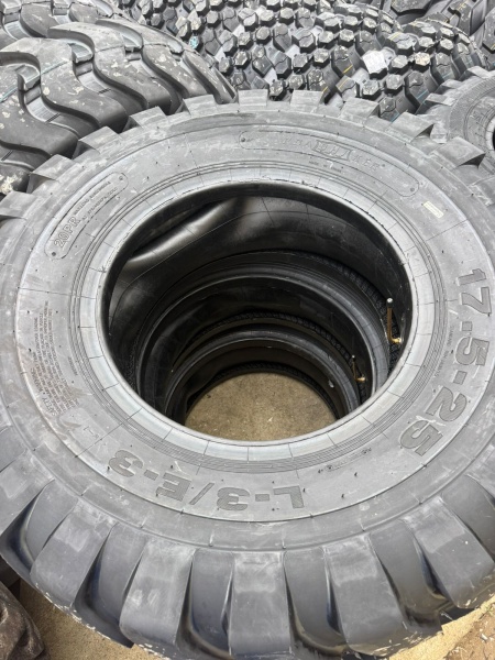 Шинокомплект ROADHIKER 17.5-25 20PR TTF E-3/L-3 W-1