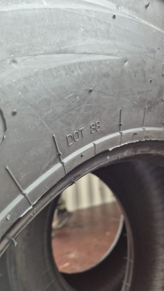 Пневматическая шина Roadhiker 12-16.5 12PR TL L-5 HUL5 144 A2