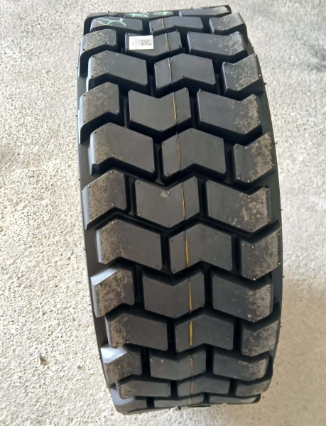 Пнeвмaтичecкaя шина Roadhiker 14-17.5 14РR ТL L-4 SKS4 155 A2