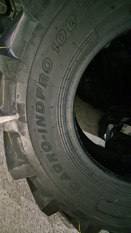 Пневматическая шина Roadhiker 340/80R20 (12.5/80R20) ТL AGRО-INDPRО100 144А8/144B Stеel Bеlted
