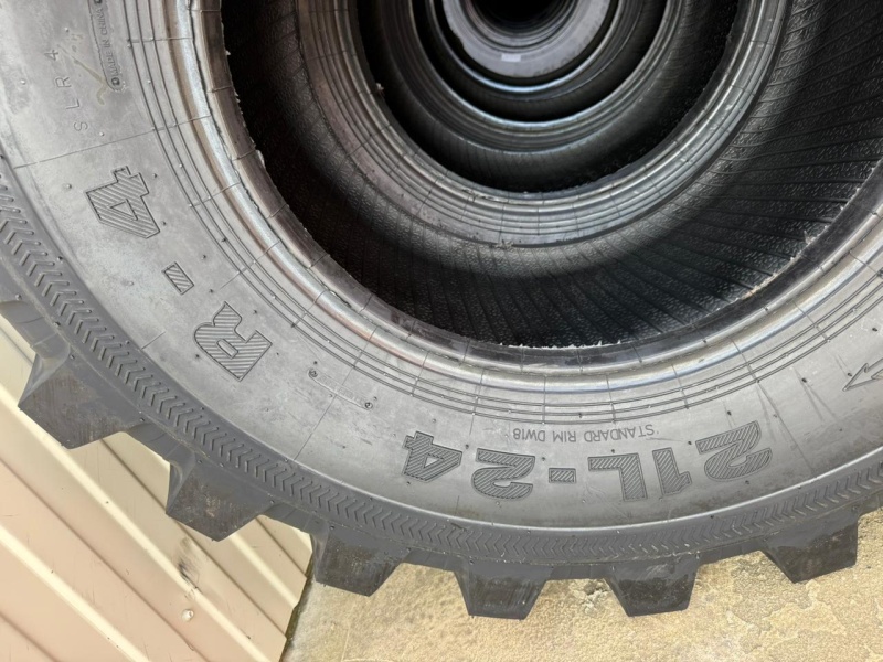 Пневматическая шина Roadhiker 21L-24 12PR TL R-4 SLR4