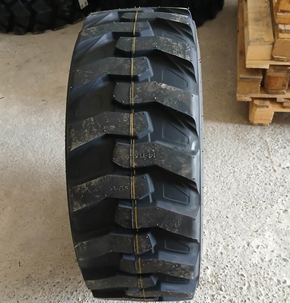 Пневмaтичecкая шина Roadhiker 14-17.5 14 PR TL SKS 155 A2