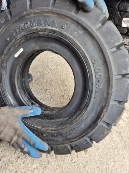 Цельнолитая шина SL 604 5.00-8 Starmaxx SOLID MAX N с буртом