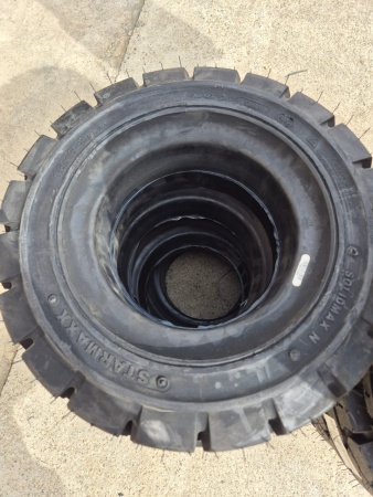 Цельнолитая шина SL 609 16х6-8 (4.33) Starmaxx SOLID MAX N без бурта